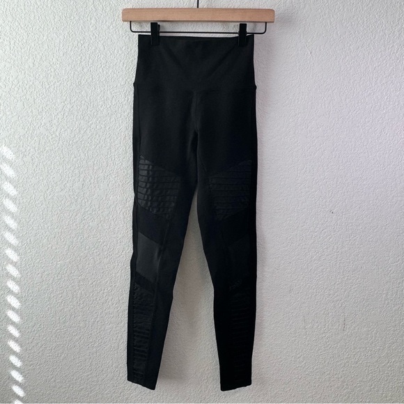 ALO YOGA | 7/8 High-Waist Moto Legging in Black size XS - Picture 3 of 10